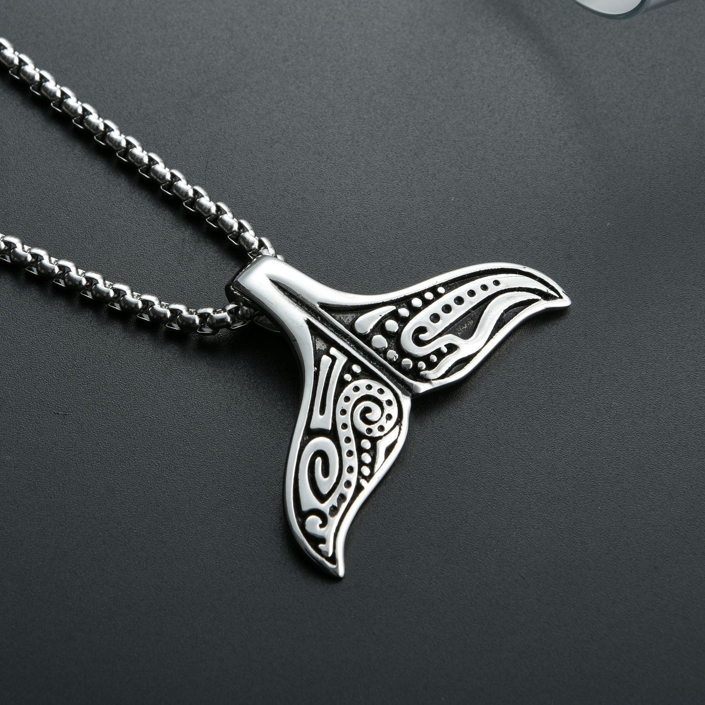COLLAR ALETA BALLENA