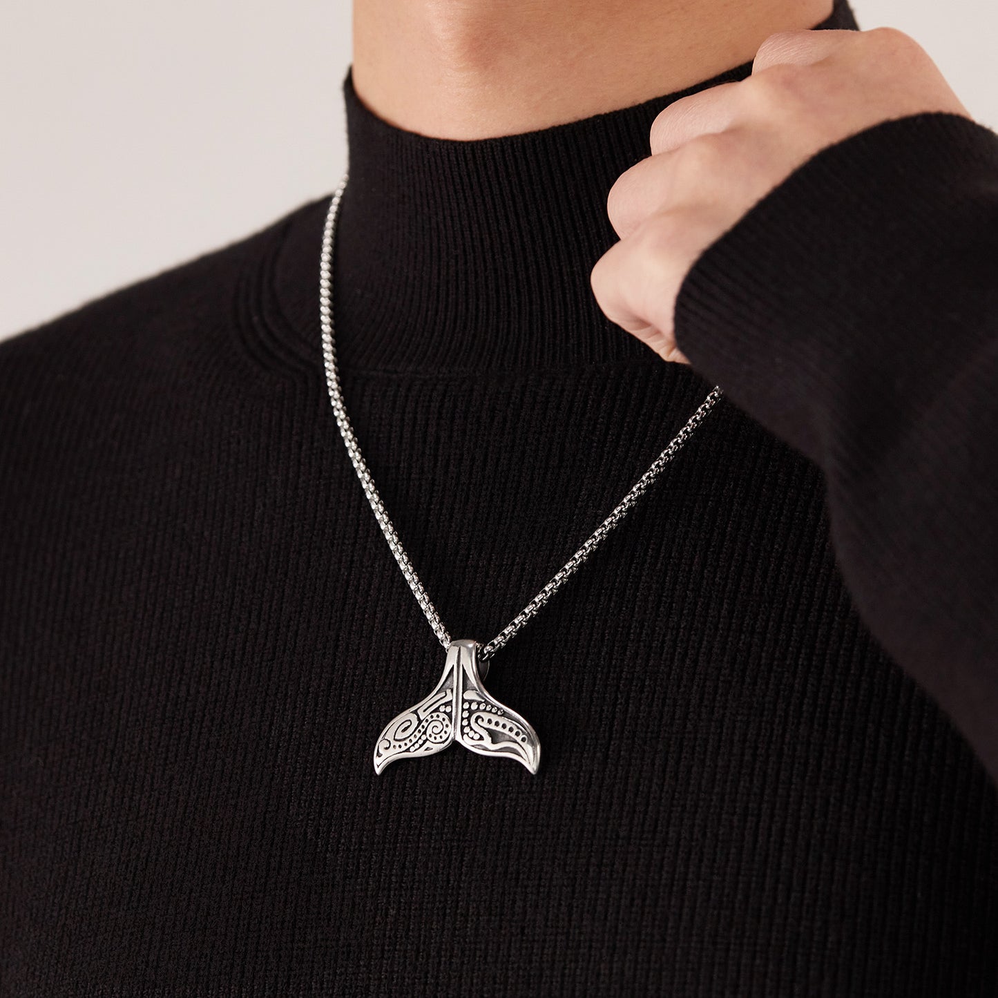 COLLAR ALETA BALLENA