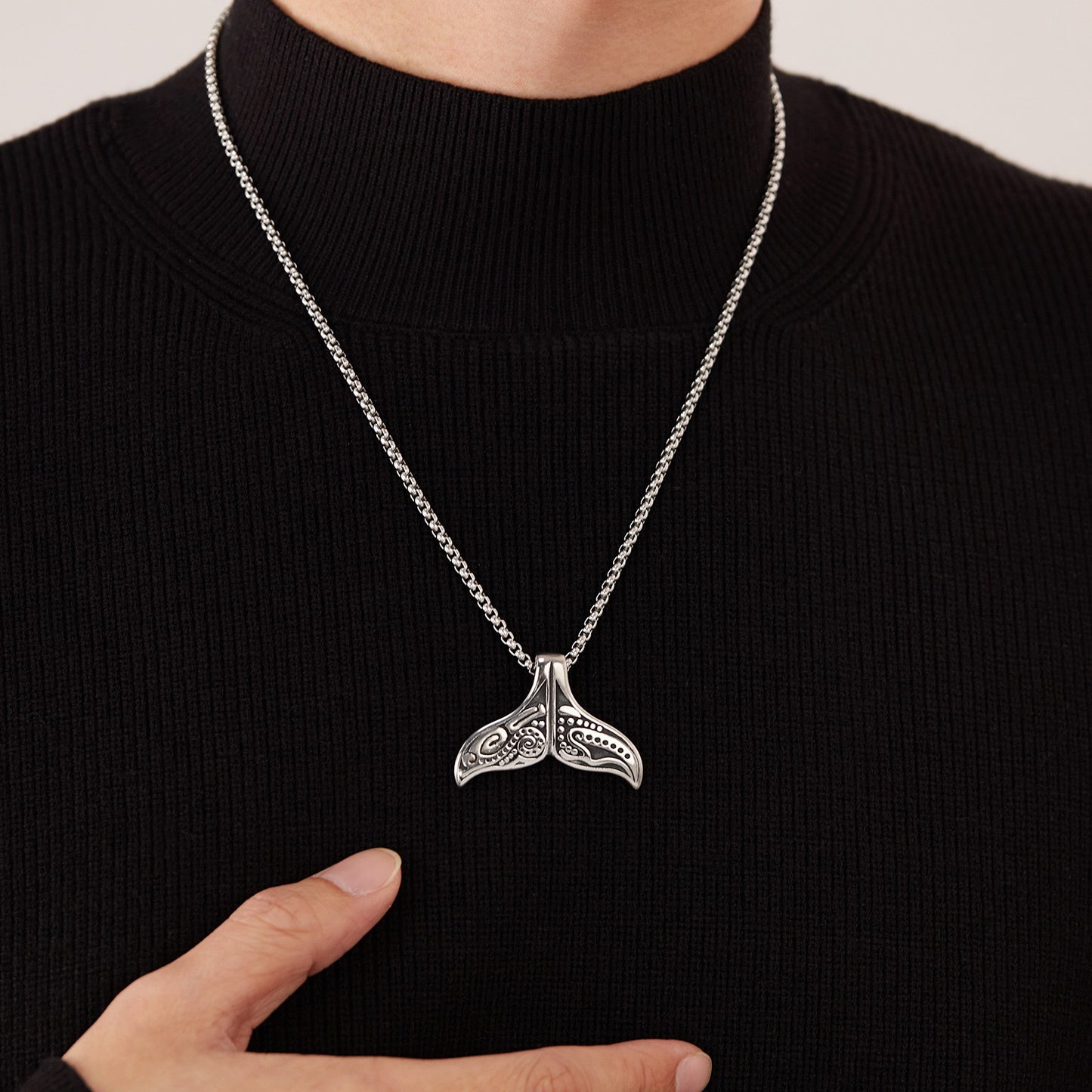 COLLAR ALETA BALLENA